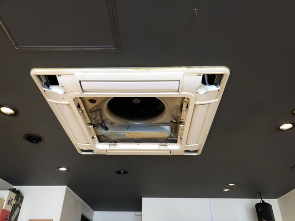 福岡市南区の飲食店　様　天カセ　ツインエアコンの入替工事