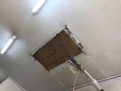 北九州市　若松区　飲食店様　天吊りエアコンの交換工事のサムネイル